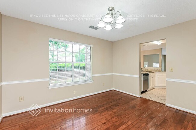 Foto del edificio - 395 Oakdale Cir