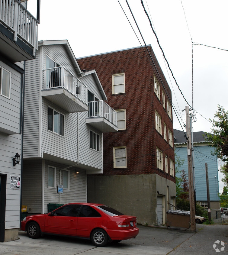 Building Photo - 6512 Phinney Ave