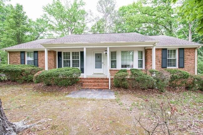 Foto del edificio - Charming 3BR Home with Hardwood Floors, Fireplace & Bright Living Spaces in Midlothian