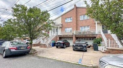 Building Photo - 161 W 53rd St
