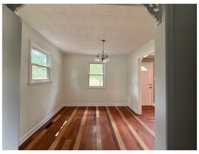 Foto del edificio - 607 E Elm St