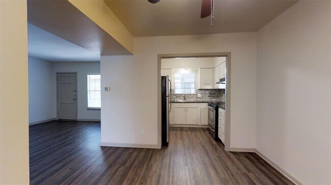Building Photo - 5000 Holland Ave