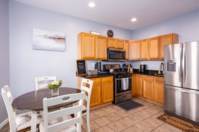 Building Photo - Charming Urban Living: 2BR Townhome with Modern Amenities in Pigtown