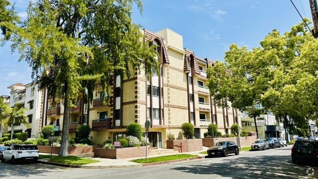 Building Photo - Clark Drive Apartments