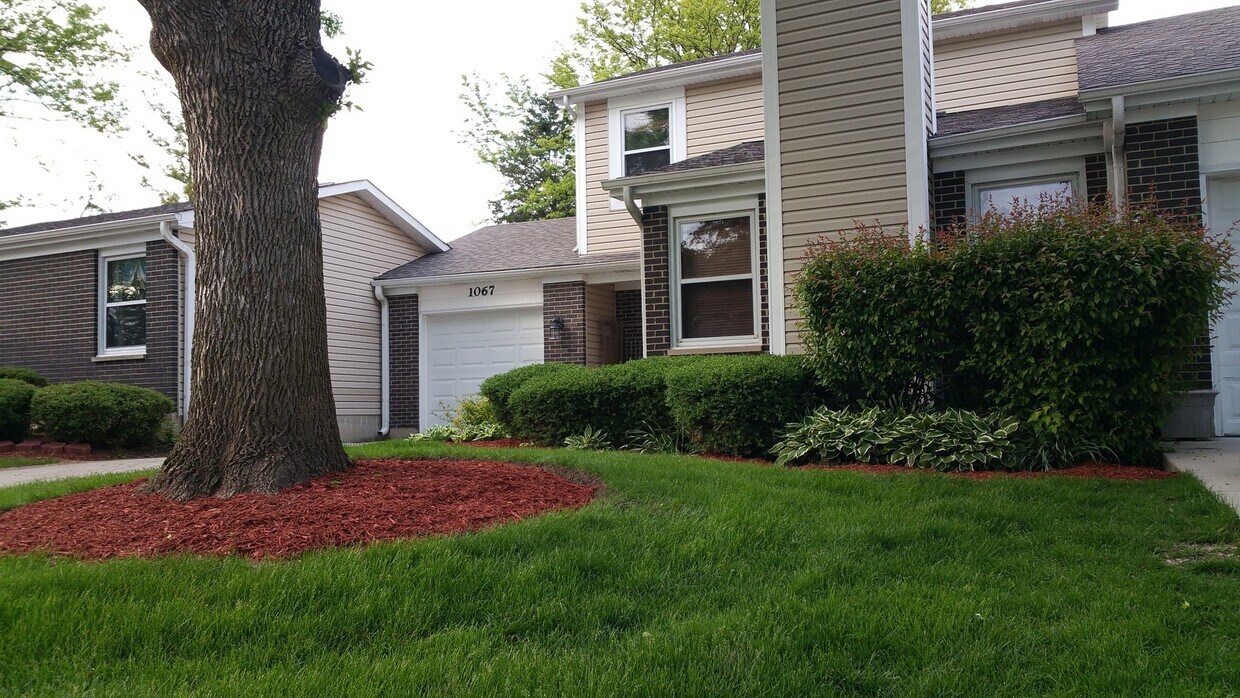 Building Photo - 1067 Stonehedge Dr