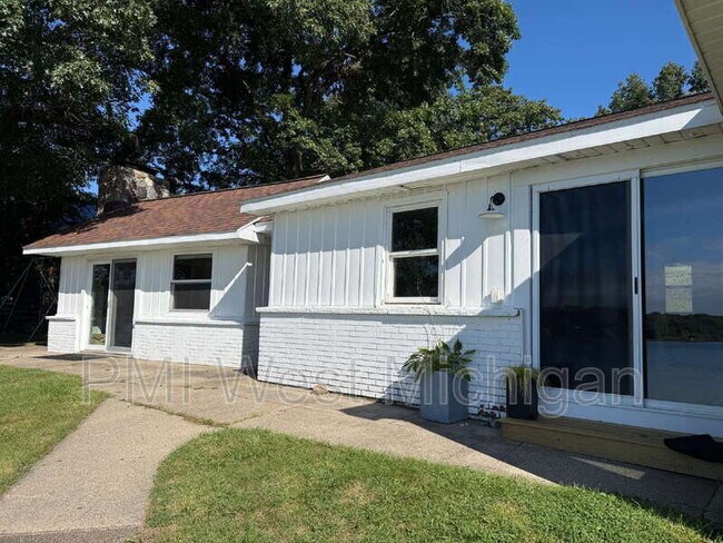 Foto del edificio - 12495 Oakwood Shores St