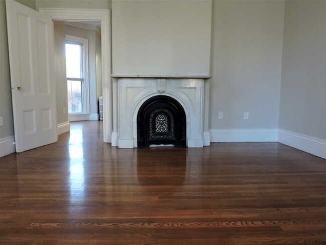 Building Photo - 13 Pleasant St