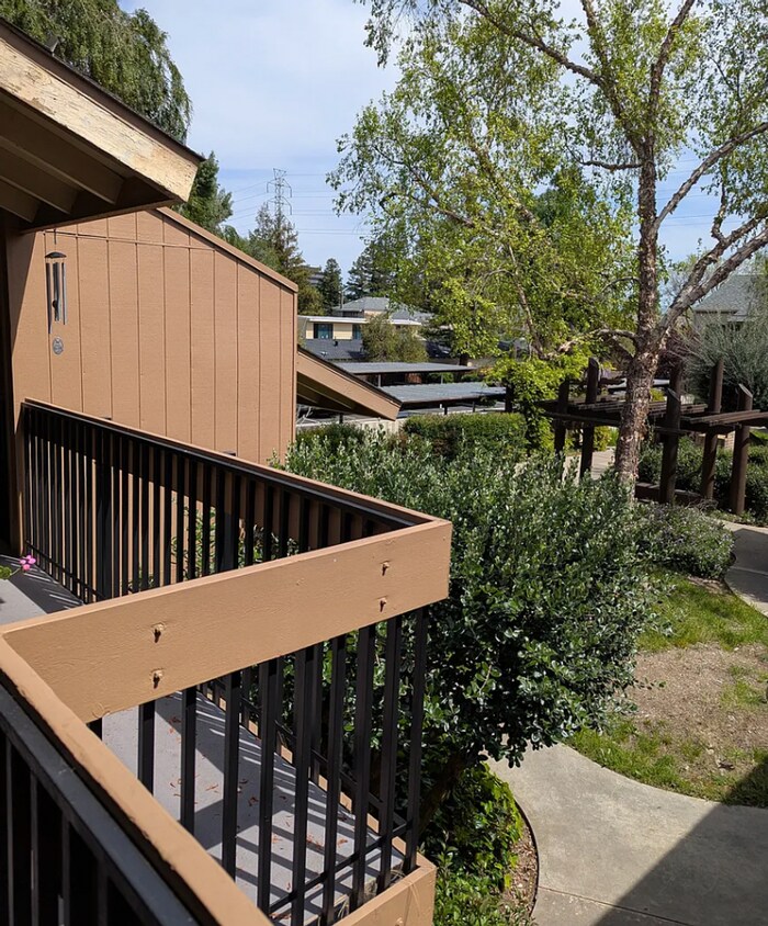 Foto principal - Available Now is a Beautiful Condo Located...