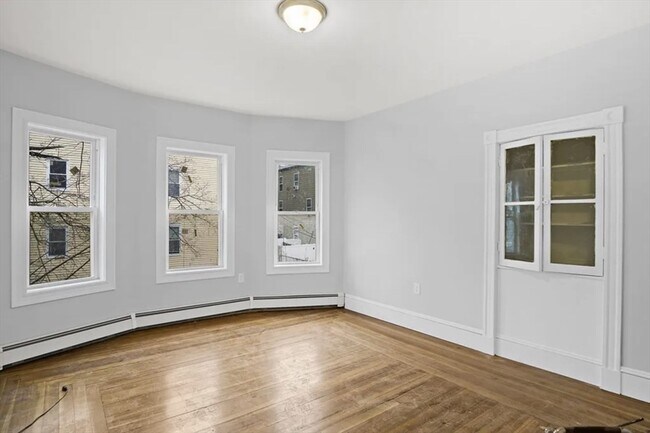 Building Photo - 38 Woodford St
