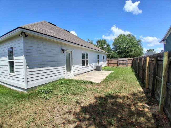 Building Photo - Stunning 3 Bed, 2 Bath Hahira Rental