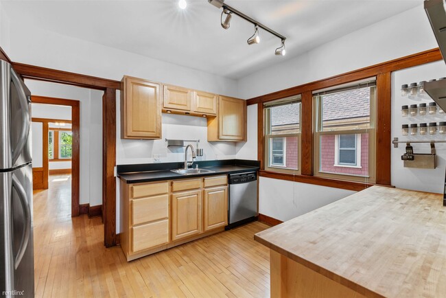 Building Photo - 3 br, 1 bath Duplex - 1549 North 57th Stre...