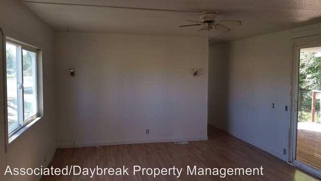Building Photo - 3 br, 1 bath House - 14653 Tieton Dr