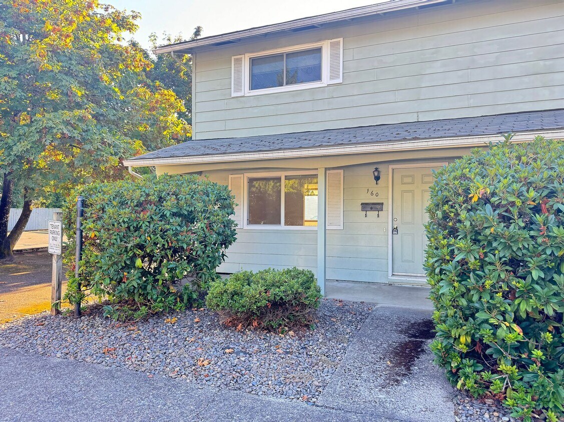 Primary Photo - 019 - COLLEGE ST TRIPLEX