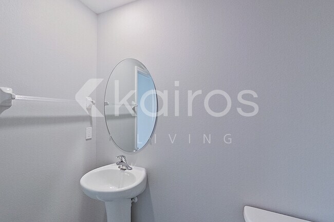 Building Photo - 8716 SW 44th Ct