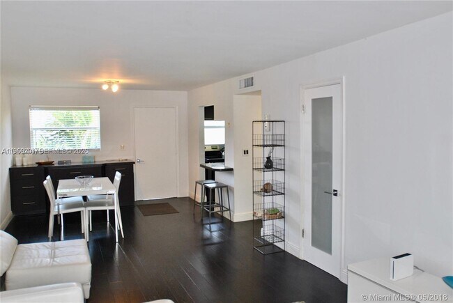 Foto del edificio - 61 Collins Ave