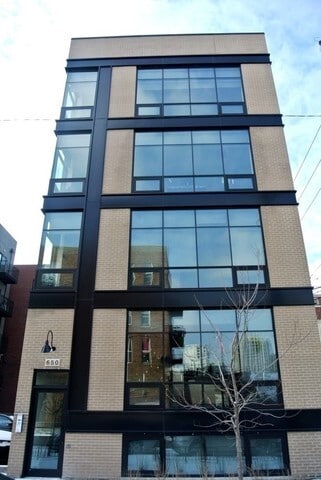 Primary Photo - 650 N Green St