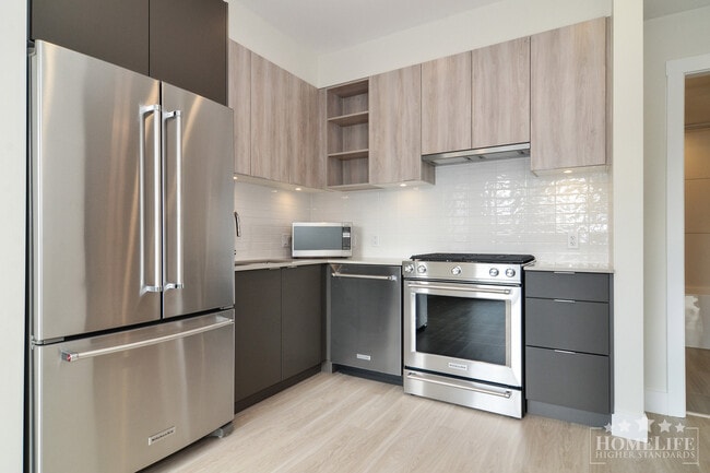 Building Photo - Gorgeous 1 Bedroom Condo at Scott & Nicholson – Sunshine Hills, North Delta