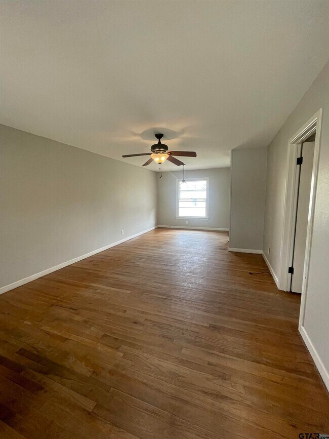 Building Photo - 1014 Guinn Dr