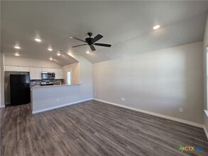 Building Photo - 523 Lost Trl