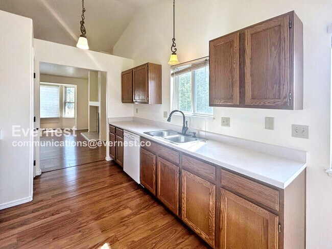 Foto del edificio - 6961 Lost Springs Dr