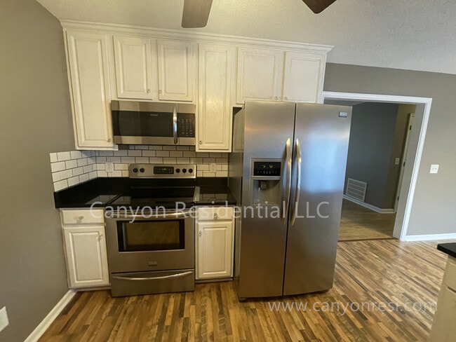 Foto del edificio - Beautiful 3b Room!Move in ready!