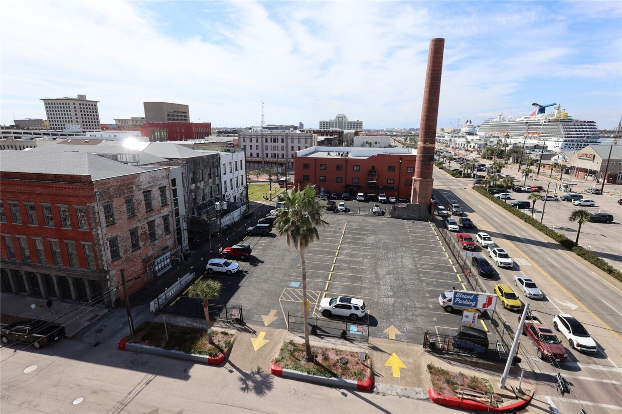 Building Photo - 1927 Harborside Dr