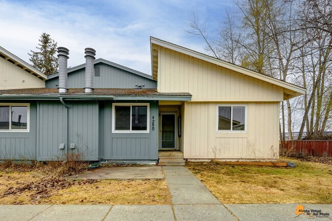 Building Photo - Charming 3 Bedroom Ranch Style Condo in Ea...