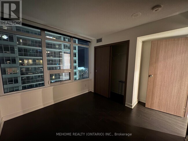 Building Photo - 19 Bathurst St