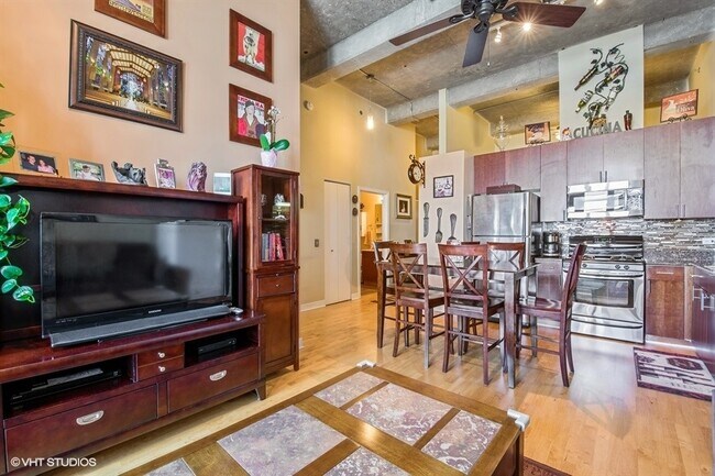 Foto del edificio - 320 E 21st St