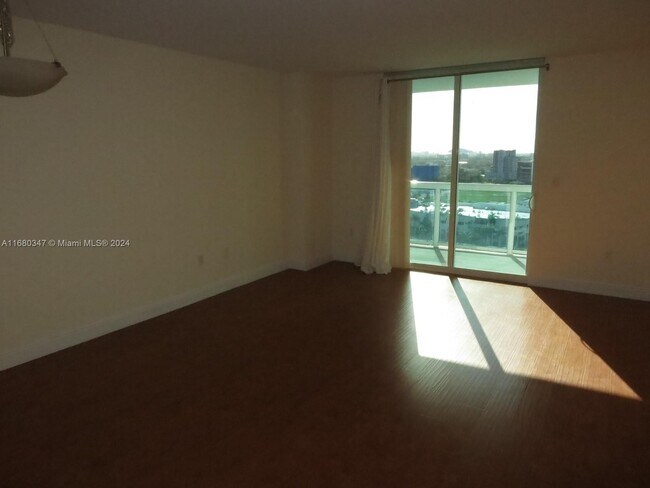 Building Photo - 1800 N Bayshore Dr