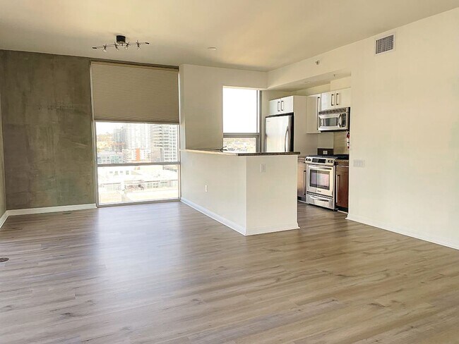 Building Photo - *MOVE IN SPECIAL!* Upgraded East Village C...