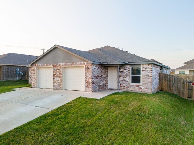 Foto del edificio - 5703 Rustler Dr