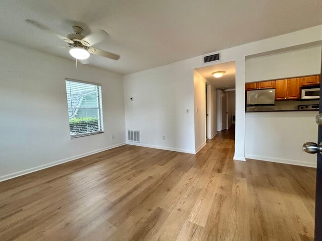 Building Photo - 5440 S MacDill Ave