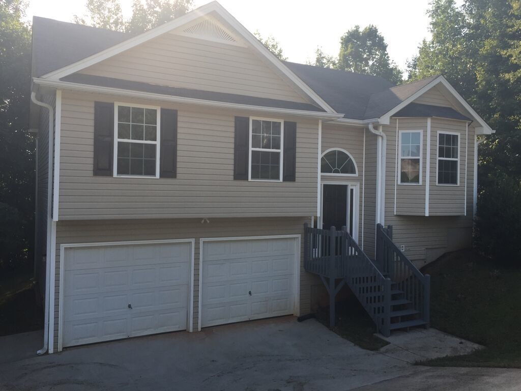 Foto principal - Move In Ready Spacious 3 Bed/3 Bath Home I...