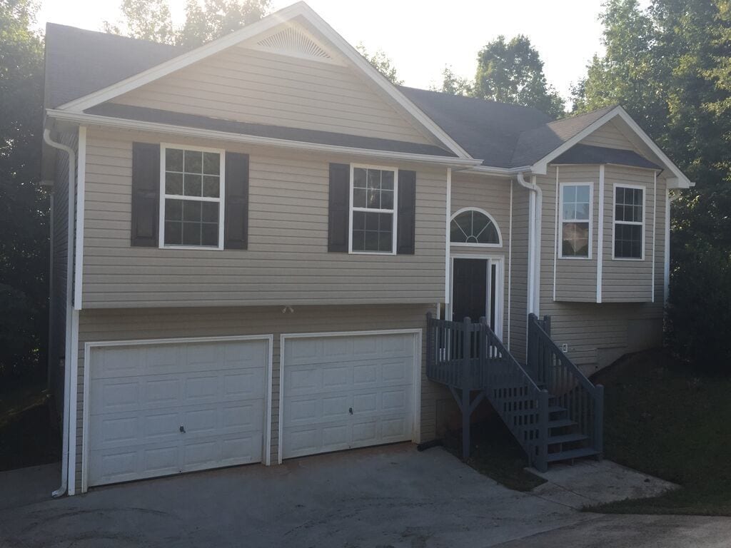 Primary Photo - Move In Ready Spacious 3 Bed/3 Bath Home I...