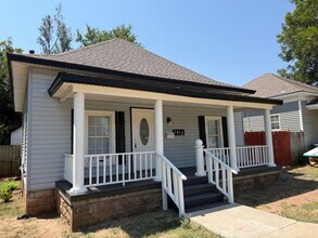 Building Photo - 1417 W Idaho Ave
