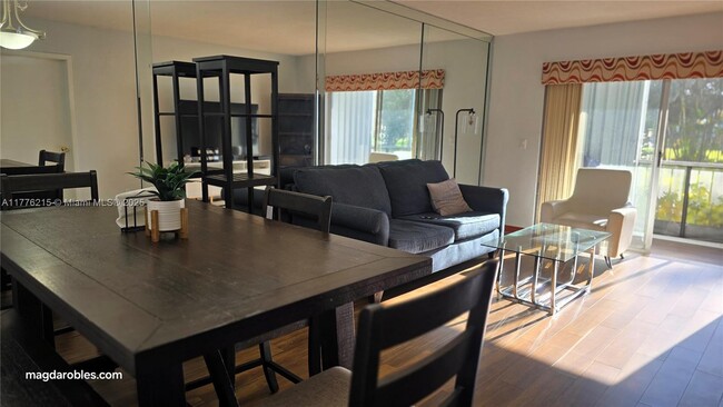 Foto del edificio - 1200 Hillcrest Ct