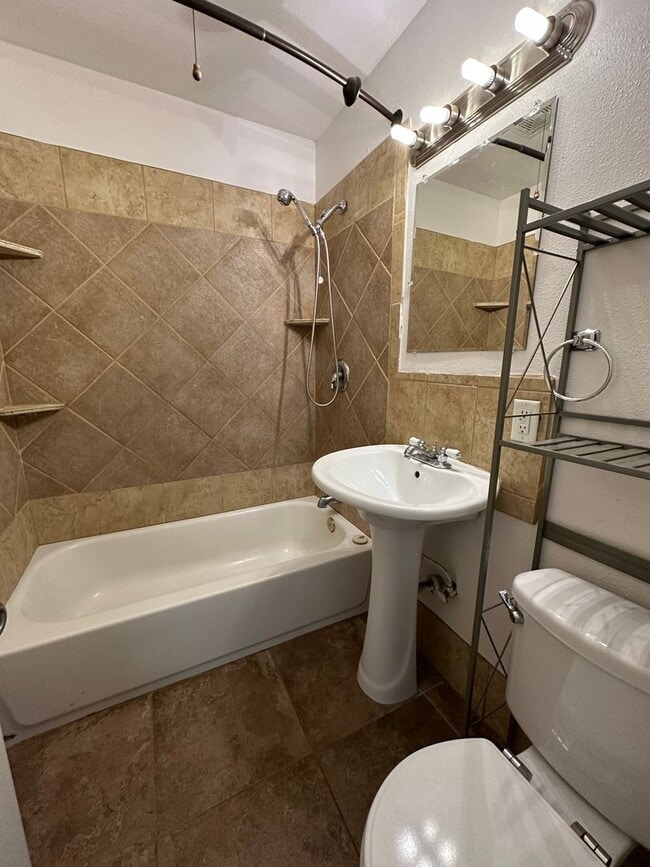 Foto del edificio - Eastside Corner Lot Tulare home coming soon!