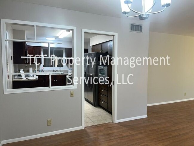 Building Photo - 55+ Community! 2 Bedroom Home