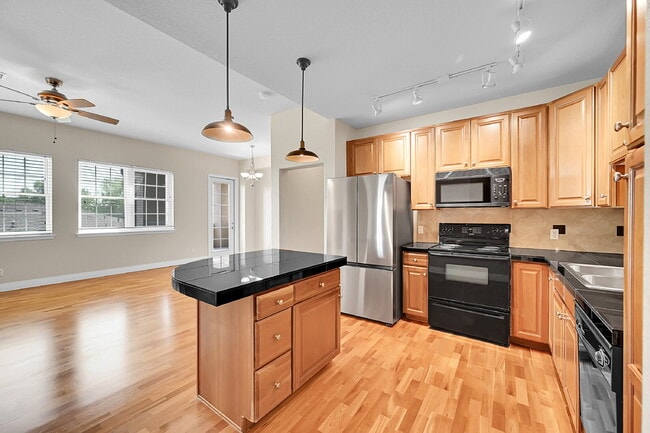 Building Photo - $2,195.00, 2-bed, 2-bath, located in Denve...