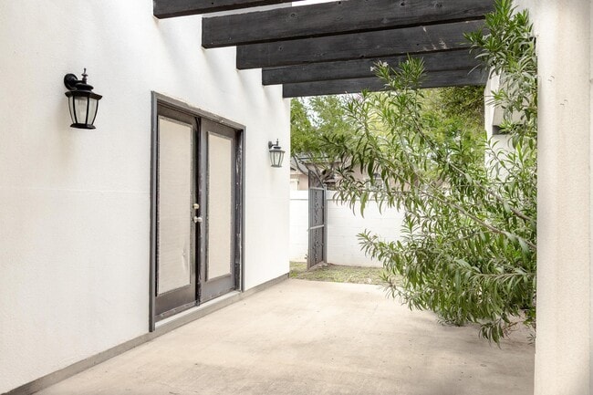 Building Photo - 10620 Porfirio Dr
