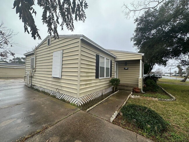 Building Photo - 3 br, 1 bath House - 721 Texas Avenue