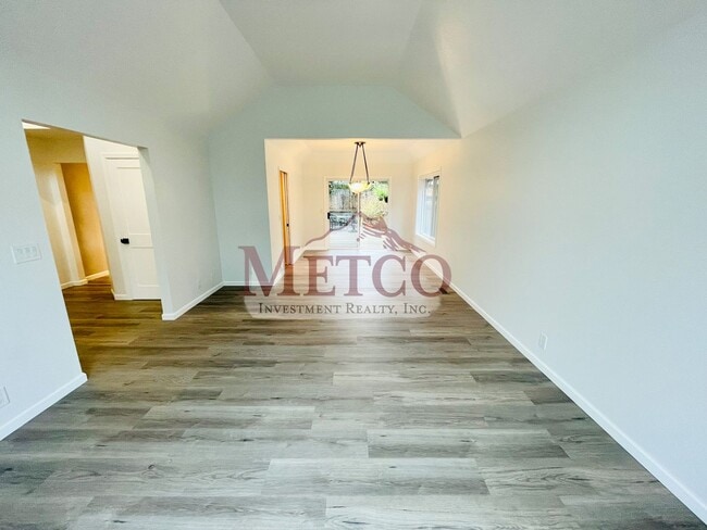 Foto del edificio - Beautiful 4 bedroom, 3 Bath House in Desirable Gilham Neighborhood!