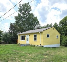 Building Photo - 20 Goforth Dr