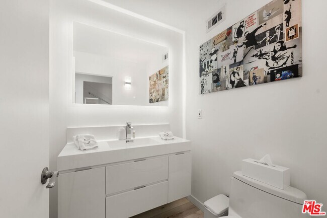Foto del edificio - 8601 West Knoll Dr
