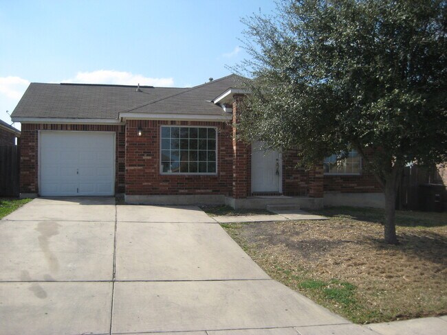Foto del edificio - NICE 3 BR HOME W/ COUNTRY KITCHEN*CERAMIC TILE IN KITCHEN/BREAKFAST AREA, ENTRY & BATHROOMS*STOVE...