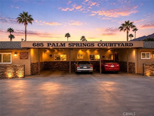 Building Photo - 685 E Vista Chino