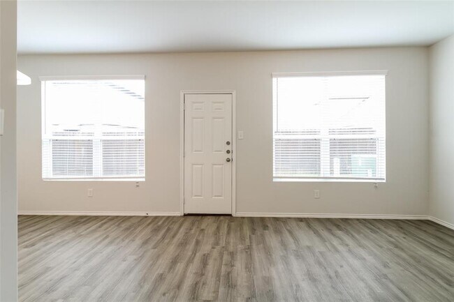 Foto del edificio - 5310 Hawksbury Creek Trail