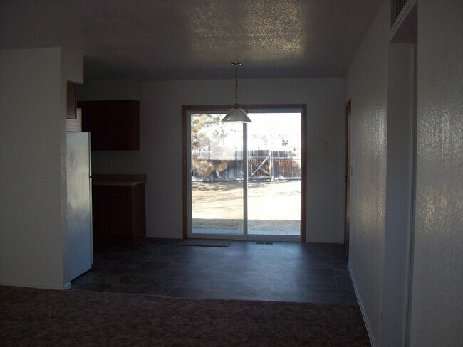 Building Photo - 204 Spruce Dr