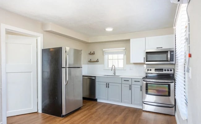 Building Photo - 809 N Arbor Ave